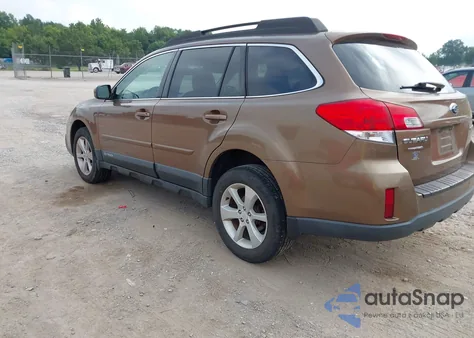 2013 Subaru Outback 2.5I Premium z USA, uszkodzony, nr VIN 4S4BRCCC9D3275744